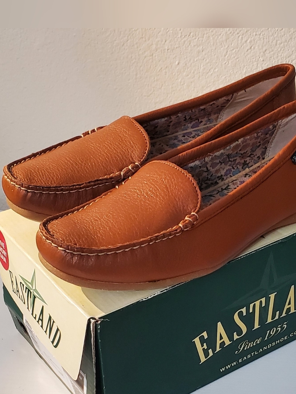 NEW Women's Size 8 Eastland Daytona Leather Loafers Shoes